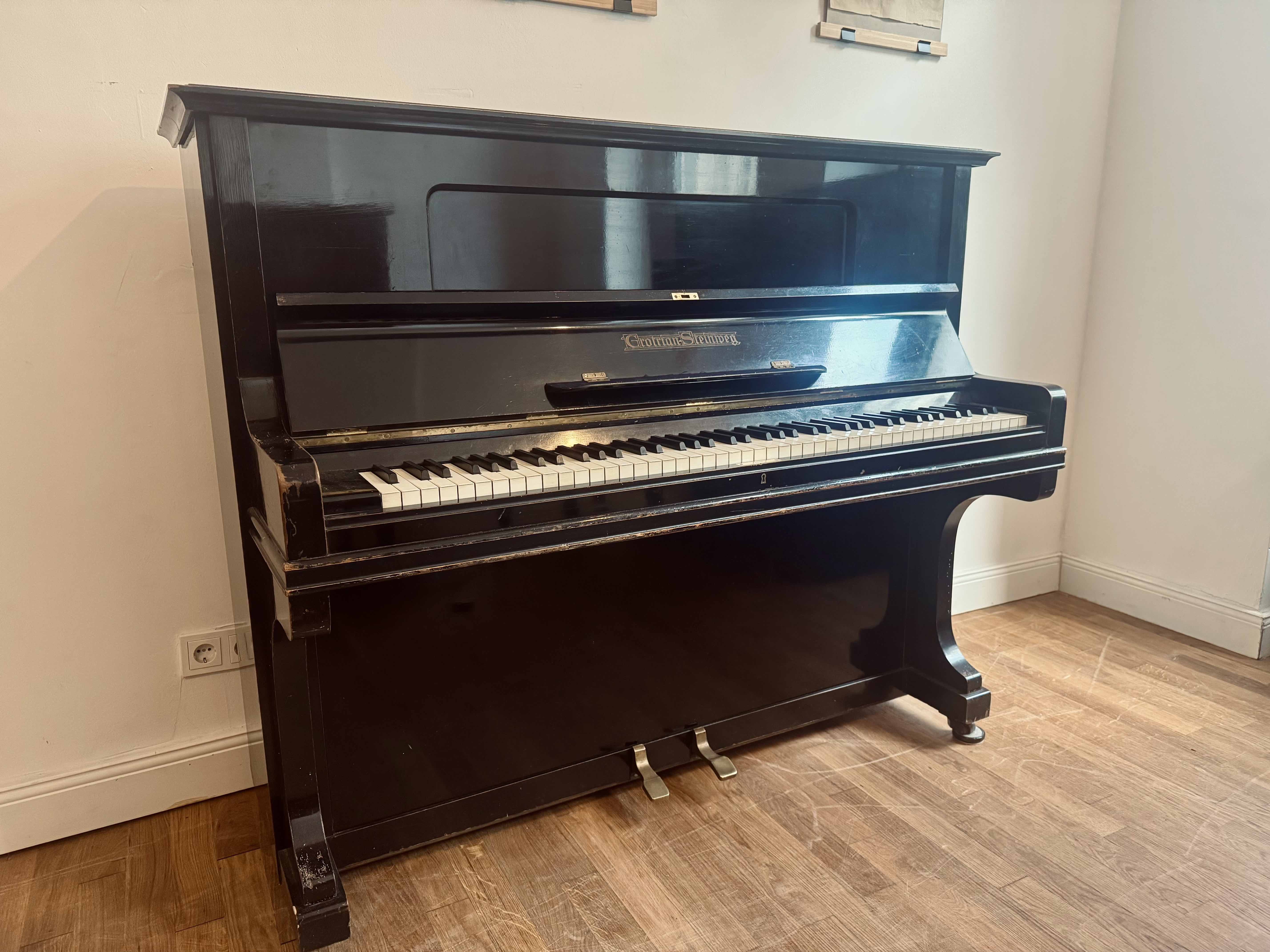 Klavier Grotrian 120